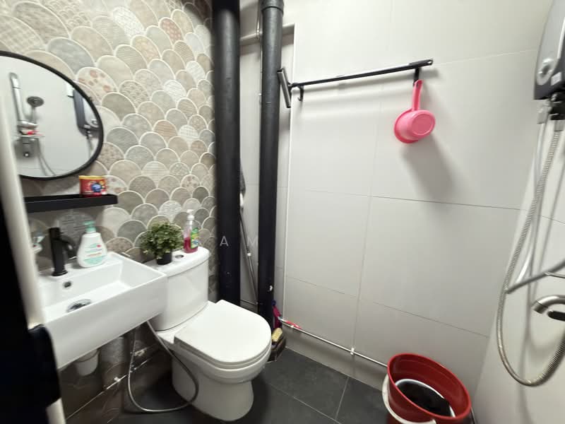 137 Bedok Reservoir Road, 137 Bedok Reservoir Road, Bedok / Upper East Coast, 3 Bedrooms, 1,539 sqft, HDB Flat For Sale, by Sam Alakasam, 500212406 - Bathroom - PropertyGuru.com.sg