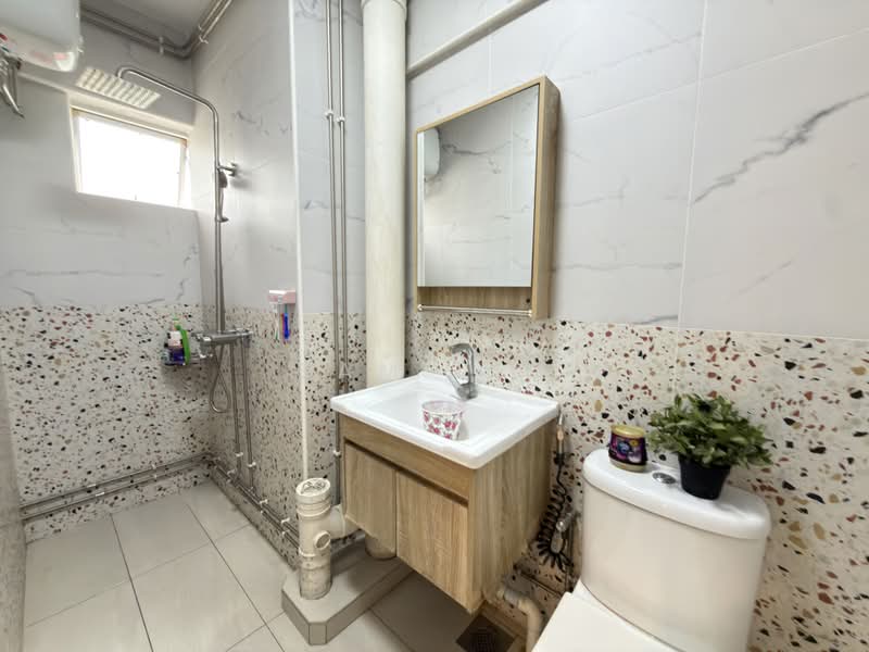 137 Bedok Reservoir Road, 137 Bedok Reservoir Road, Bedok / Upper East Coast, 3 Bedrooms, 1,539 sqft, HDB Flat For Sale, by Sam Alakasam, 500212406 - Bathroom - PropertyGuru.com.sg