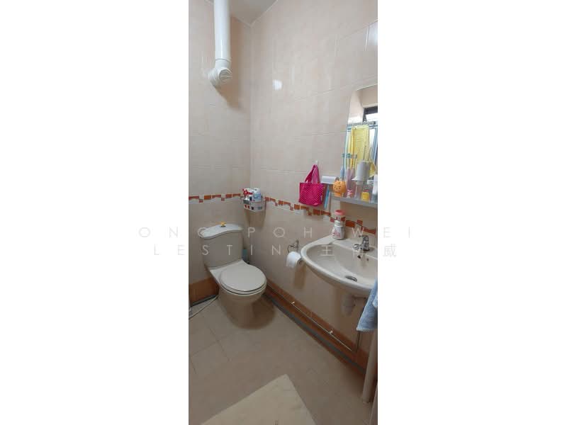 8 Ghim Moh Road, 8 Ghim Moh Road, 3 Bedrooms, 1,227 sqft, HDB Flat For Sale, by Ong Poh Wei Lestin 王博威, 500212409 - Bathroom - PropertyGuru.com.sg