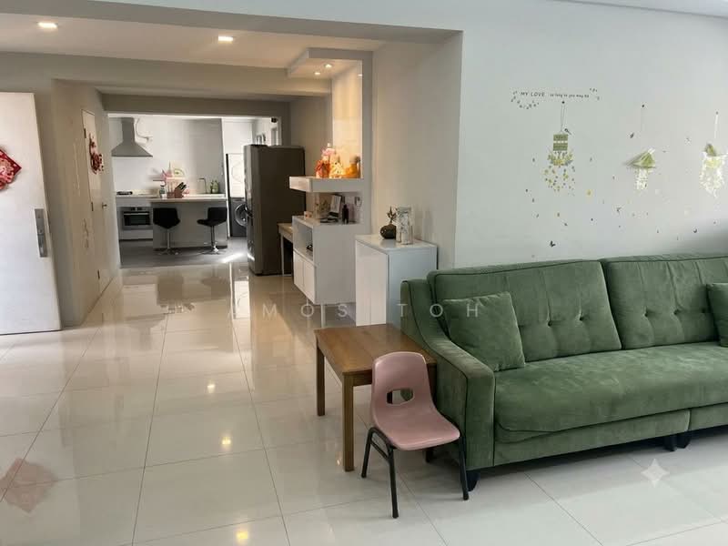 840 Jurong West Street 81, 840 Jurong West Street 81, 3 Bedrooms, 1,300 sqft, HDB Flat For Sale, by Amos Toh, 500212425 - Living Room - PropertyGuru.com.sg