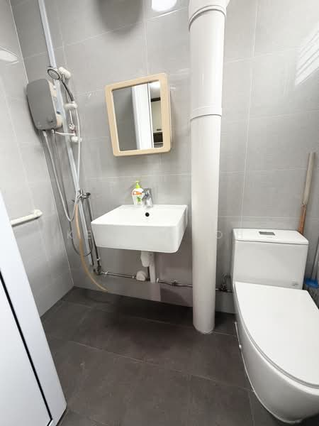 897 Tampines Street 81, 897 Tampines Street 81, 3 Bedrooms, 904 sqft, HDB Flat For Rent, by Kelvin Koh, 500212442 - Bathroom - PropertyGuru.com.sg