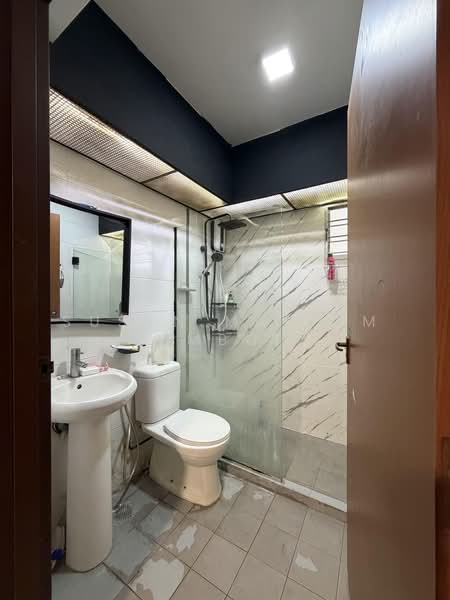 463B Sembawang Drive, 463B Sembawang Drive, 2 Bedrooms, 721 sqft, HDB Flat For Sale, by Susan Mariam (Amboi), 500212458 - Master Bathroom - PropertyGuru.com.sg