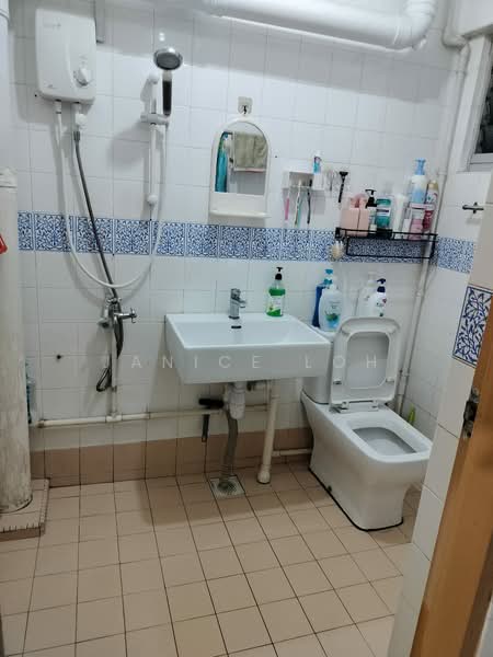 Blk 568 Pasir Ris Street 51, , Room Rental, 150 sqft, HDB Flat For Rent, by Janice Loh, 500212474 - Bathroom - PropertyGuru.com.sg