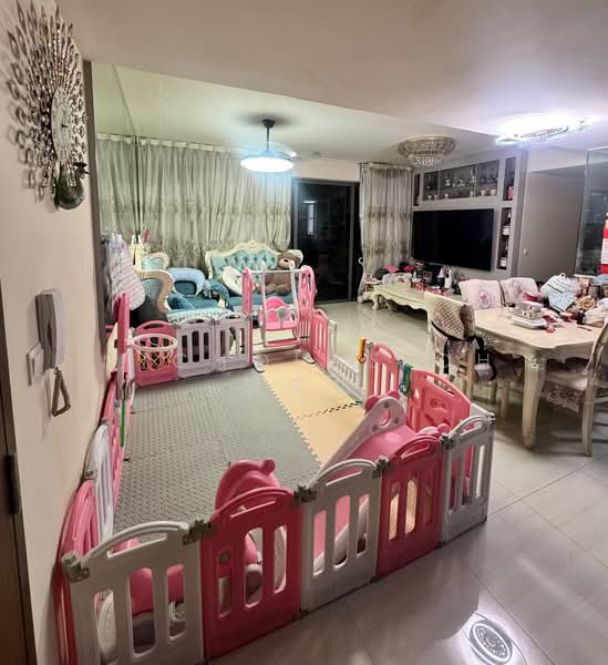 Bellewoods, 102 Woodlands Avenue 5, 4 Bedrooms, 1,345 sqft, Executive Condominium For Sale, by Nicholas Oh 胡伟雄, 500212485 - Living Room - PropertyGuru.com.sg