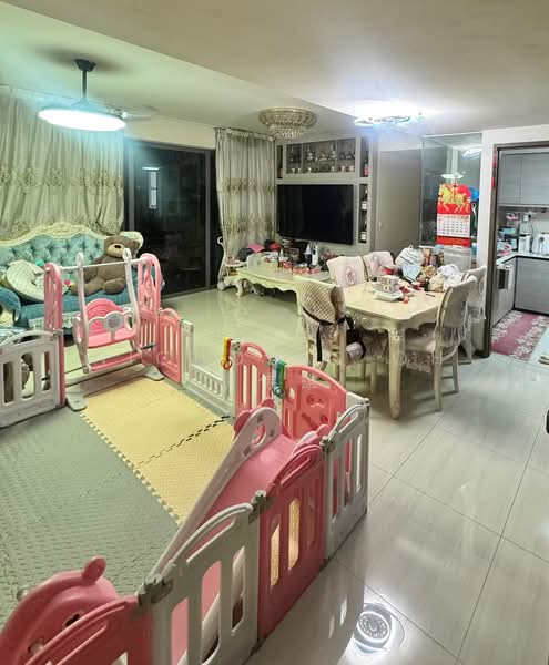 Bellewoods, 102 Woodlands Avenue 5, 4 Bedrooms, 1,345 sqft, Executive Condominium For Sale, by Nicholas Oh 胡伟雄, 500212485 - Living Room - PropertyGuru.com.sg