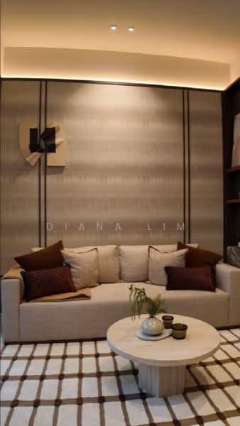 Parksuites, 18 Holland Grove Road, 2 Bedrooms, 786 sqft, Condominium For Sale, by Diana Lim, 500212497 - Living Room - PropertyGuru.com.sg