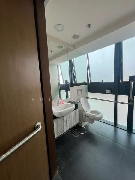 M38, 38 Jalan Pemimpin, 1,658 sqft, Light Industrial (B1) For Rent, by Ruth Chia, 500212508 - Bathroom - CommercialGuru.com.sg
