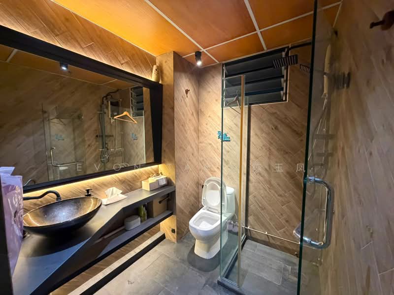 Oxley BizHub, 61 Ubi Road 1, 958 sqft, Light Industrial (B1) For Rent, by Evon Tan 陈玉凤, 500212510 - Bathroom - CommercialGuru.com.sg