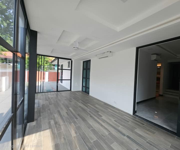 Comfort Garden, Hong San Walk, 6 Bedrooms, 5,000 sqft, Semi-Detached House For Rent, by Michael Long, 500212516 - Original Side Hall - PropertyGuru.com.sg