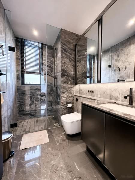 Leedon Green, 28 Leedon Heights, 4 Bedrooms, 1,496 sqft, Condominium For Sale, by Maple Tan, 500212536 - Common Bathroom - PropertyGuru.com.sg