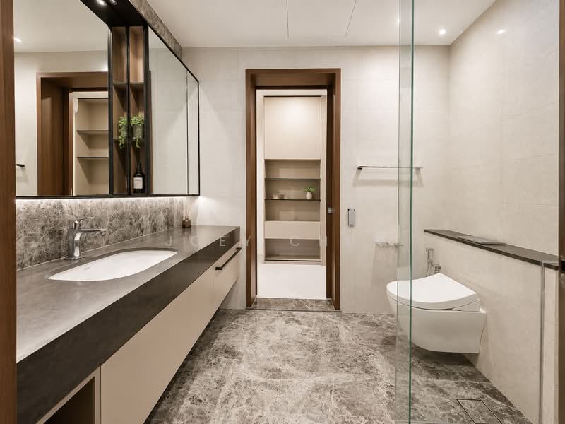 Parksuites, 18 Holland Grove Road, 2 Bedrooms, 786 sqft, Condominium For Sale, by Joey Chua, 500212544 - Bathroom - PropertyGuru.com.sg