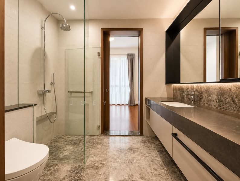 Parksuites, 18 Holland Grove Road, 2 Bedrooms, 786 sqft, Condominium For Sale, by Joey Chua, 500212544 - Bathroom - PropertyGuru.com.sg