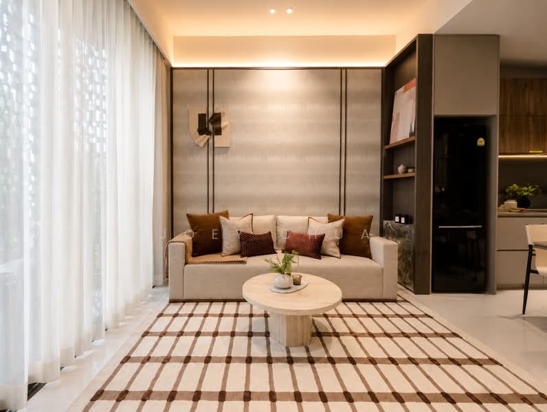 Parksuites, 18 Holland Grove Road, 2 Bedrooms, 786 sqft, Condominium For Sale, by Joey Chua, 500212544 - Living Room - PropertyGuru.com.sg