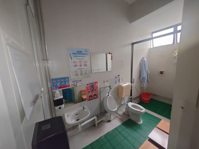 Boscombe Road, Boscombe Road, 5,566 sqft, Land with Building / En-bloc For Rent, by Desmond Ang, 500212546 - Bathroom - CommercialGuru.com.sg