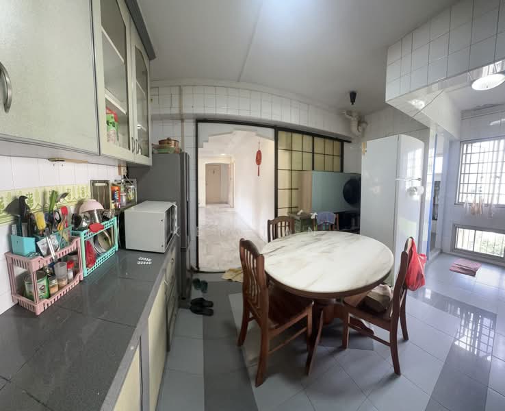 131 Clarence Lane, 131 Clarence Lane, 4 Bedrooms, 1,313 sqft, HDB Flat For Sale, by Ken Tan, 500212551 - Kitchen - PropertyGuru.com.sg