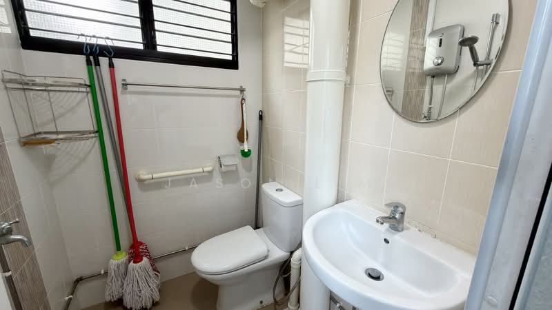 623 Ang Mo Kio Avenue 9, 623 Ang Mo Kio Avenue 9, 2 Bedrooms, 721 sqft, HDB Flat For Rent, by Jason Lim, 500212552 - Bathroom - PropertyGuru.com.sg