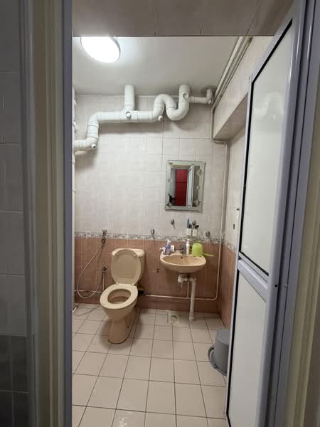 55 Strathmore Avenue, 55 Strathmore Avenue, 3 Bedrooms, 111 sqft, HDB Flat For Sale, by P N Samy, 500212554 - Bathroom - PropertyGuru.com.sg
