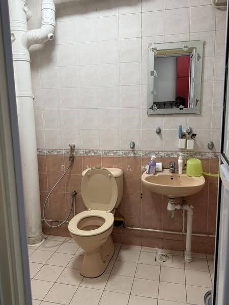 55 Strathmore Avenue, 55 Strathmore Avenue, 3 Bedrooms, 111 sqft, HDB Flat For Sale, by P N Samy, 500212554 - Bathroom - PropertyGuru.com.sg