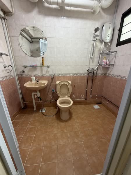 55 Strathmore Avenue, 55 Strathmore Avenue, 3 Bedrooms, 111 sqft, HDB Flat For Sale, by P N Samy, 500212554 - Bathroom - PropertyGuru.com.sg