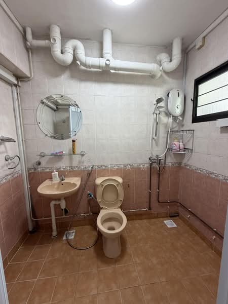 55 Strathmore Avenue, 55 Strathmore Avenue, 3 Bedrooms, 111 sqft, HDB Flat For Sale, by P N Samy, 500212554 - Bathroom - PropertyGuru.com.sg