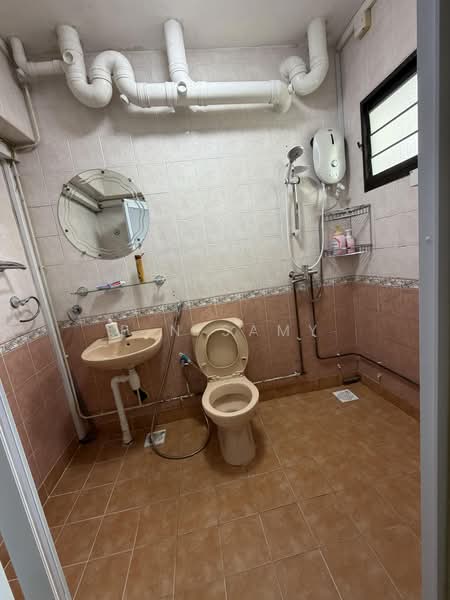 55 Strathmore Avenue, 55 Strathmore Avenue, 3 Bedrooms, 111 sqft, HDB Flat For Sale, by P N Samy, 500212554 - Bathroom - PropertyGuru.com.sg