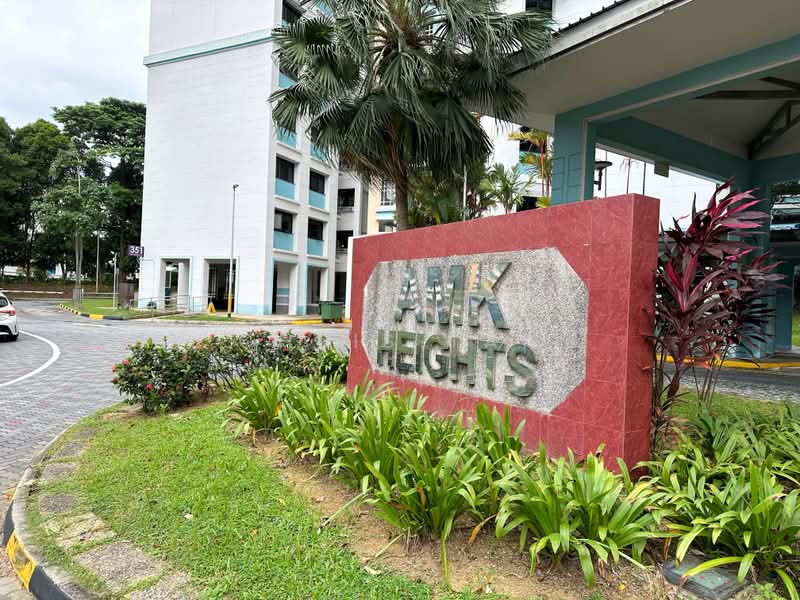 350 Ang Mo Kio Street 32, 350 Ang Mo Kio Street 32, Room Rental, 100 sqft, HDB Flat For Rent, by Chris Tan, 500212557 - Exterior - PropertyGuru.com.sg