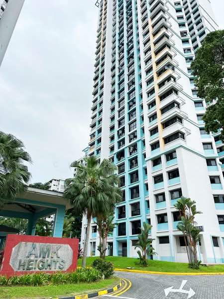 350 Ang Mo Kio Street 32, 350 Ang Mo Kio Street 32, Room Rental, 100 sqft, HDB Flat For Rent, by Chris Tan, 500212557 - Exterior - PropertyGuru.com.sg