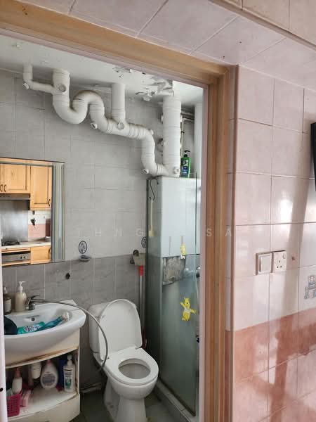 680B Jurong West Central 1, 680B Jurong West Central 1, 3 Bedrooms, 1,100 sqft, HDB Flat For Rent, by Thng Lisa, 500212558 - Common Bathroom - PropertyGuru.com.sg