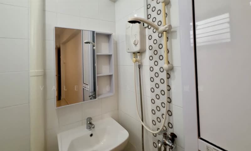 522 Bedok North Avenue 1, 522 Bedok North Avenue 1, 2 Bedrooms, 721 sqft, HDB Flat For Rent, by Valerie Sim 沈媛媛, 500212566 - Bathroom - PropertyGuru.com.sg