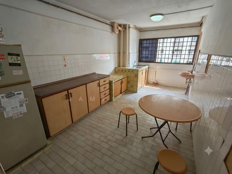 305 Shunfu Road, 305 Shunfu Road, 2 Bedrooms, 721 sqft, HDB Flat For Sale, by James Yeo, 500212571 - Kitchen - PropertyGuru.com.sg