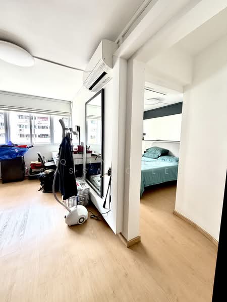 44 Bedok South Road, 44 Bedok South Road, 2 Bedrooms, 904 sqft, HDB Flat For Sale, by Quintino Cassano Lee, 500212572 - Bedroom - PropertyGuru.com.sg