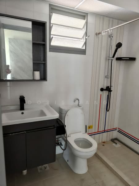 33 Margaret Drive, 33 Margaret Drive, Room Rental, 200 sqft, HDB Flat For Rent, by Doris Kang, 500212588 - Bathroom - PropertyGuru.com.sg