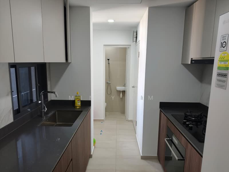 Lumina Grand, Bukit Batok West Ave. 5, Room Rental, 100 sqft, Condominium For Rent, by Mindy Lim, 500212592 - Kitchen - PropertyGuru.com.sg