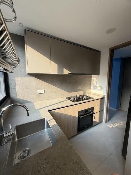 KI Residences At Brookvale, 20 Brookvale Drive, Clementi Park / Upper Bukit Timah, 3 Bedrooms, 980 sqft, Condominium For Sale, by Leong Kok Ying, 500212602 - Kitchen - PropertyGuru.com.sg