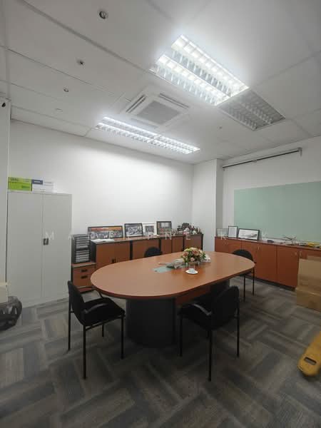 Tradehub 21, 18 Boon Lay Way, 1,507 sqft, Light Industrial (B1) For Rent, by Madelyne Kok, 500212612 - Interior - CommercialGuru.com.sg