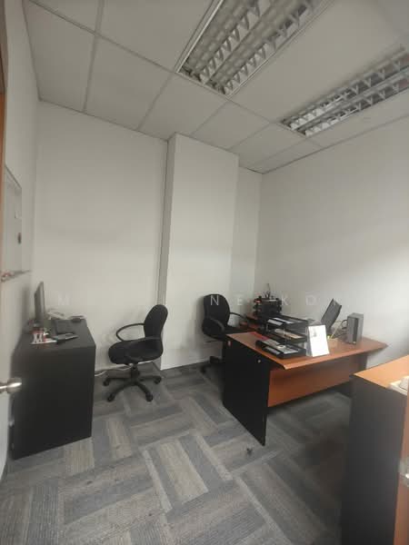 Tradehub 21, 18 Boon Lay Way, 1,507 sqft, Light Industrial (B1) For Rent, by Madelyne Kok, 500212612 - Study - CommercialGuru.com.sg