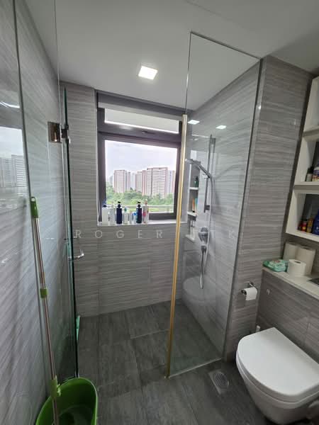 Riverbank at Fernvale, Sengkang West Way/Fernvale, 3 Bedrooms, 1,055 sqft, Condominium For Sale, by Roger TTK, 500212614 - Bathroom - PropertyGuru.com.sg