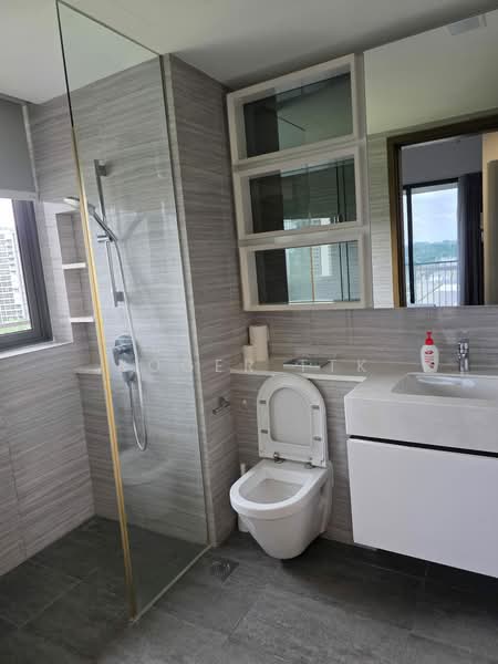 Riverbank at Fernvale, Sengkang West Way/Fernvale, 3 Bedrooms, 1,055 sqft, Condominium For Sale, by Roger TTK, 500212614 - Bathroom - PropertyGuru.com.sg