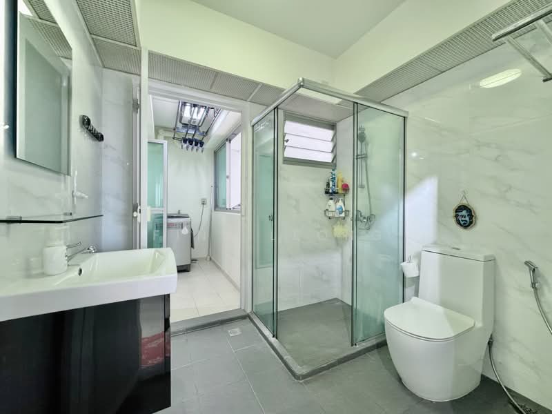 421 Clementi Avenue 1, 421 Clementi Avenue 1, 3 Bedrooms, 1,033 sqft, HDB Flat For Sale, by Fina Leong, 500212617 - Common Bathroom - PropertyGuru.com.sg