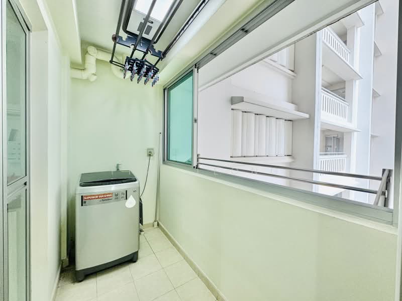 421 Clementi Avenue 1, 421 Clementi Avenue 1, 3 Bedrooms, 1,033 sqft, HDB Flat For Sale, by Fina Leong, 500212617 - Yard - PropertyGuru.com.sg