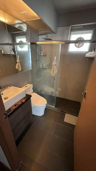 280A Sengkang East Avenue, 280A Sengkang East Avenue, 3 Bedrooms, 1,205 sqft, HDB Flat For Sale, by Luken Chen, 500212623 - Bathroom - PropertyGuru.com.sg