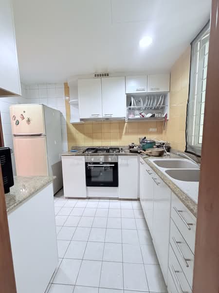 Queens, 16 Stirling Road, 2 Bedrooms, 915 sqft, Condominium For Rent, by Anthea Yeo 杨丽娇, 500212634 - Kitchen - PropertyGuru.com.sg