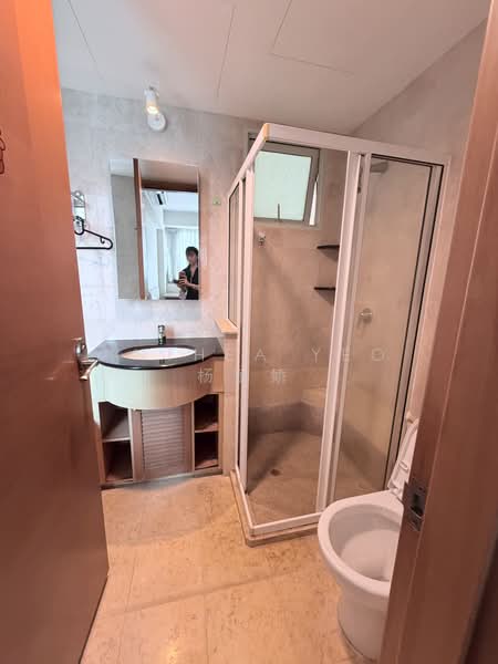 Queens, 16 Stirling Road, 2 Bedrooms, 915 sqft, Condominium For Rent, by Anthea Yeo 杨丽娇, 500212634 - Bathroom - PropertyGuru.com.sg
