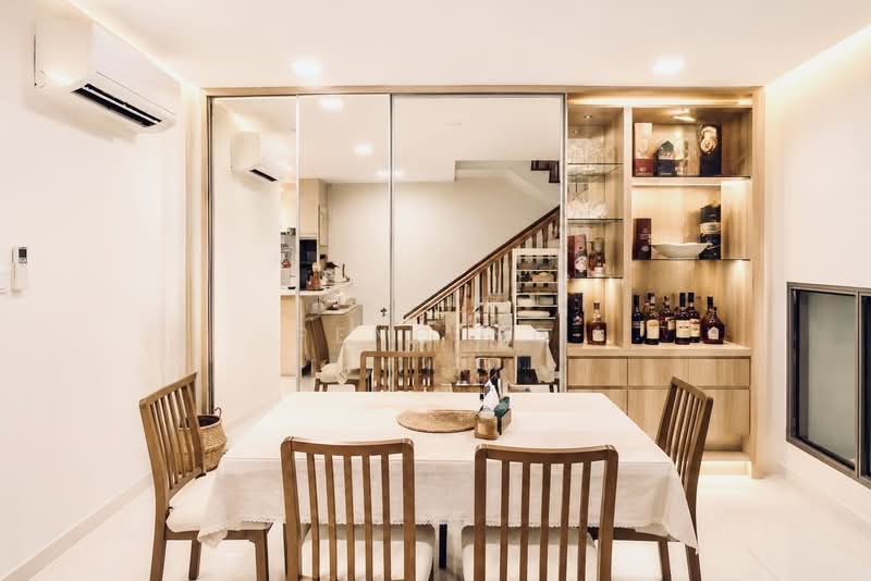Fidelio Street, Fidelio Street, 4 Bedrooms, 2,300 sqft, Terraced House For Sale, by Peng Ng, 500212642 - Dining Room - PropertyGuru.com.sg