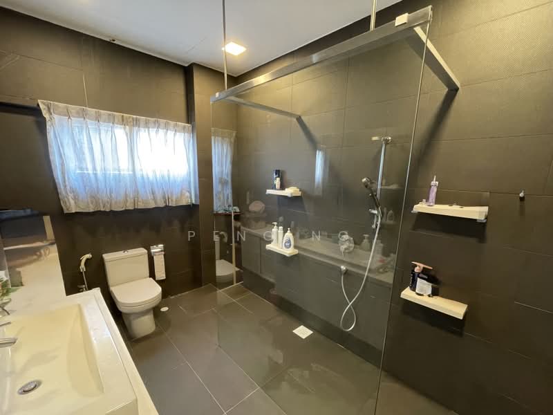 Fidelio Street, Fidelio Street, 4 Bedrooms, 2,300 sqft, Terraced House For Sale, by Peng Ng, 500212642 - Master Bathroom - PropertyGuru.com.sg