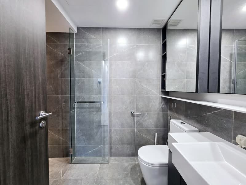 Riverfront Residences, 55 Hougang Avenue 7, 2 Bedrooms, 721 sqft, Condominium For Sale, by Forbes Seah, 500212648 - Master Bathroom - PropertyGuru.com.sg
