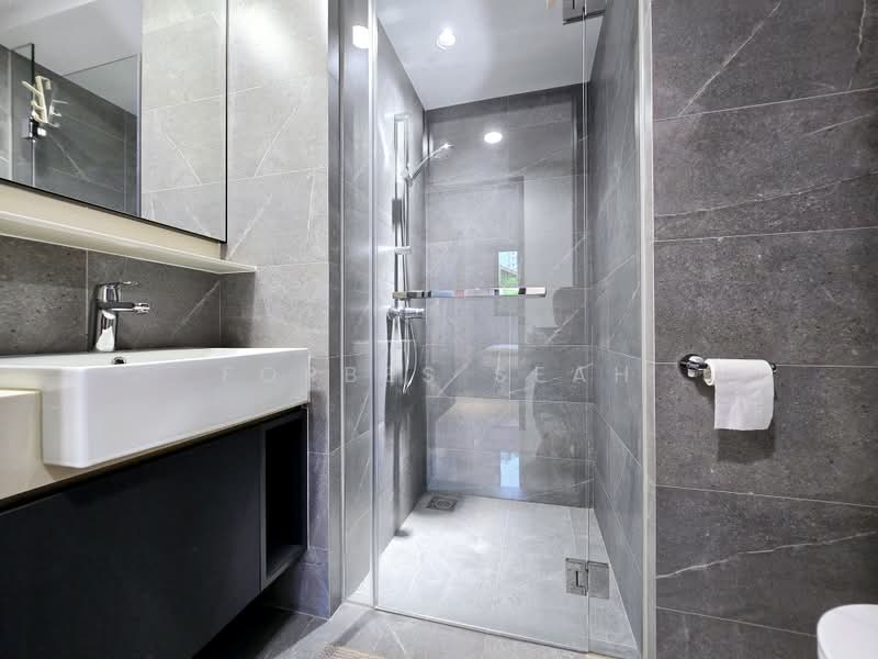 Riverfront Residences, 55 Hougang Avenue 7, 2 Bedrooms, 721 sqft, Condominium For Sale, by Forbes Seah, 500212648 - Common Bathroom - PropertyGuru.com.sg