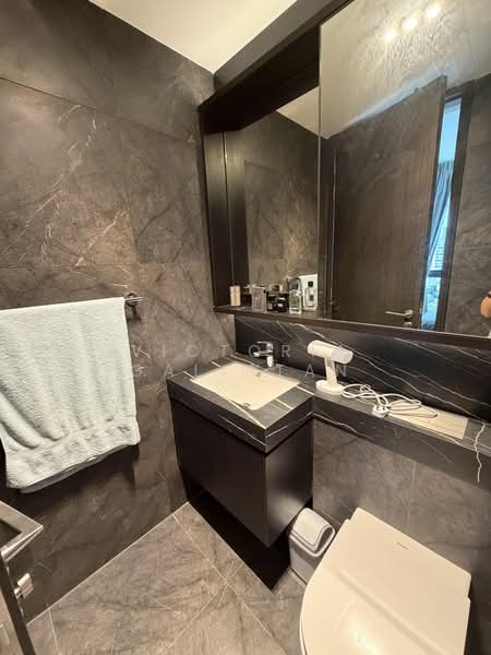 Hyll on Holland, 89 Holland Road, 2 Bedrooms, 658 sqft, Condominium For Rent, by Victoria Galistan, 500212650 - Bathroom - PropertyGuru.com.sg