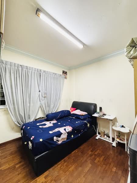 Pinewood Terrace, Pinewood Grove, 5 Bedrooms, 3,995 sqft, Terraced House For Sale, by Keldrick Tan, 500212656 - 2nd floor common room with toilet - PropertyGuru.com.sg