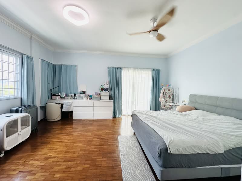 Pinewood Terrace, Pinewood Grove, 5 Bedrooms, 3,995 sqft, Terraced House For Sale, by Keldrick Tan, 500212656 - Master Bedroom - PropertyGuru.com.sg